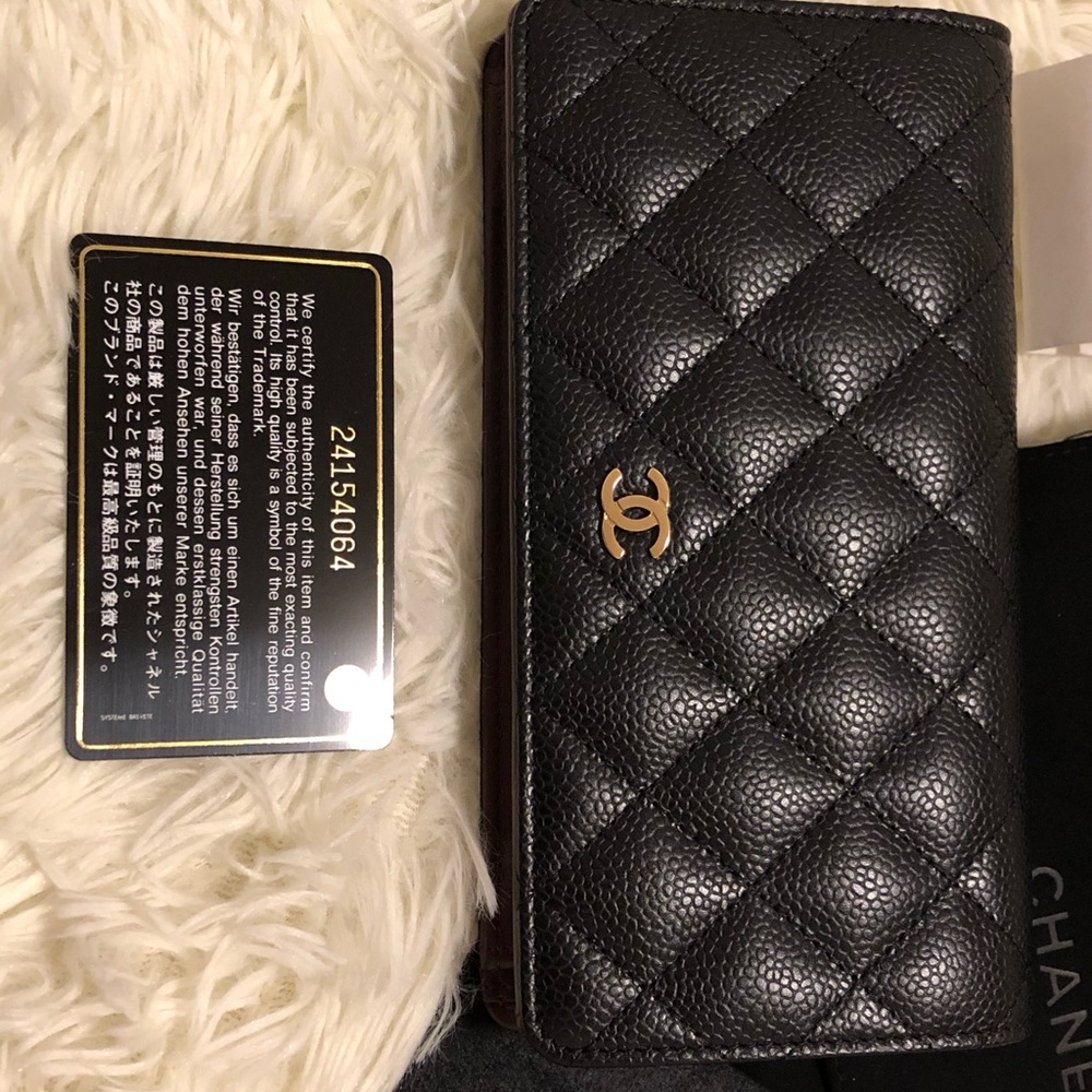 Chanel Wallet (Free Dior lip glow) - Picture 4 of 16